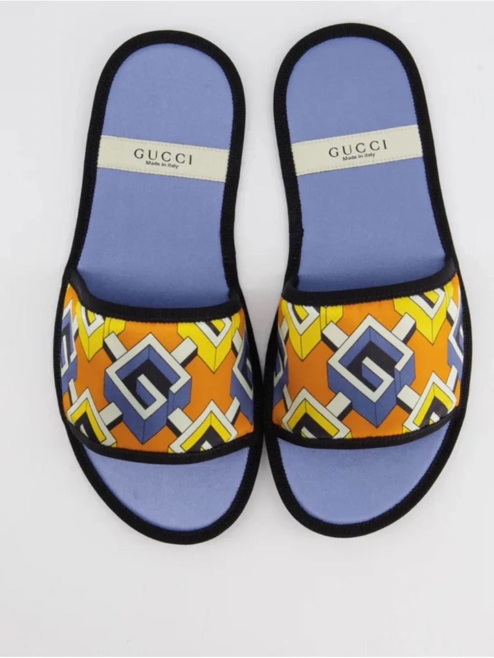 GUCCI BRAND NEW Travel Set - Eye Mask, Neck Pillow, & Slippers - Picture 2 of 5